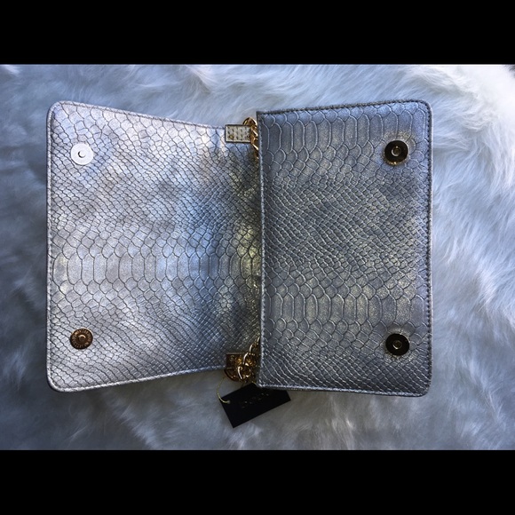 💎✨bebe Gillian Crossbody Silver with Gold Chain✨ - Picture 4 of 8